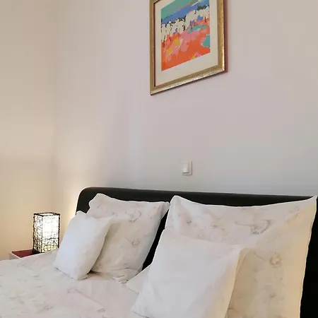 Green Park Apartment *